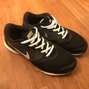 WOMEN’S NIKE SHOES